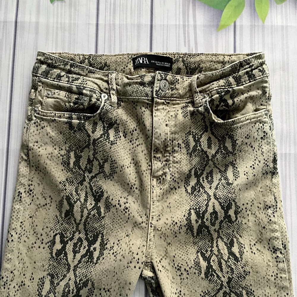 ZARA Snakeskin Print Highrise Skinny Jeans, Size 6 - Picture 3 of 12